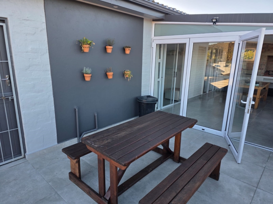 To Let 2 Bedroom Property for Rent in Bayview Western Cape